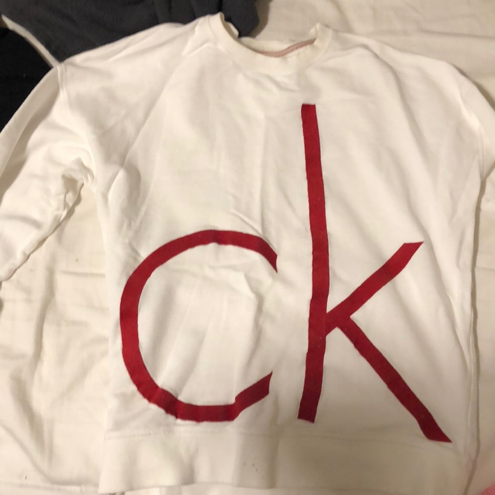 (TRADED) CALVIN KLEIN CREW NECK